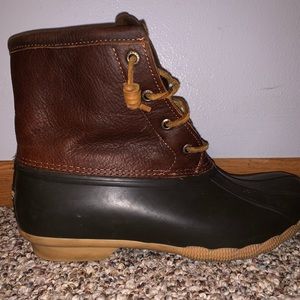 brown and navy sperry boots
